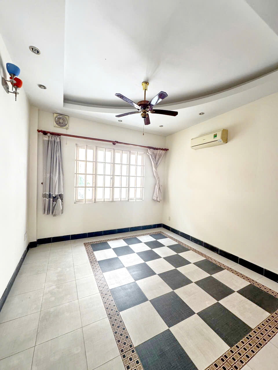 Bán nhà 2 lầu 80m2 mặt tiền đường Trần Thị Ngôi P.4 Quận 8